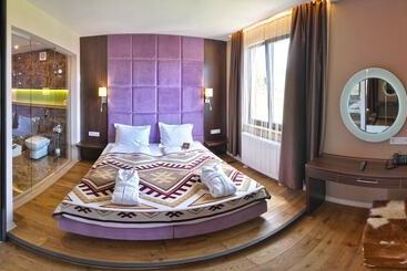 هتل F&b Spa Resort