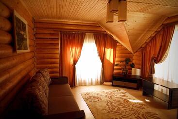 هتل Oasis Karpat