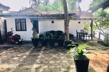 هتل Sea View Villa