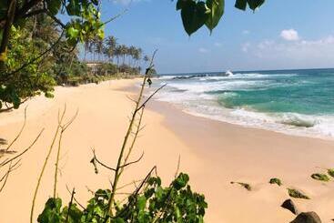 هتل Sea View Villa