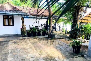 هتل Sea View Villa