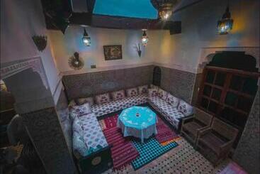 تختخواب و صبحانه Dar El Mizan