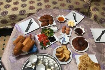 تختخواب و صبحانه Dar El Mizan