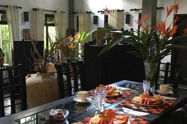 تختخواب و صبحانه Indika S Residence