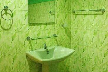 تختخواب و صبحانه Lake Edge Holiday Inn