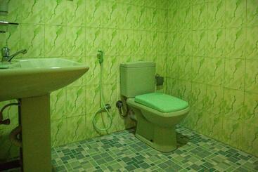 تختخواب و صبحانه Lake Edge Holiday Inn