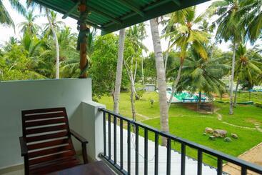 تختخواب و صبحانه Lake Edge Holiday Inn