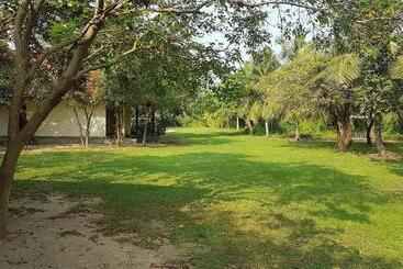 Giman Free Beach Resort