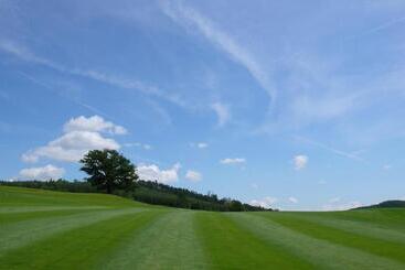 هتل Beroun Golf Club
