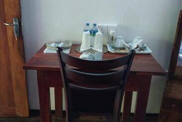 هتل Happy Night Holiday Inn