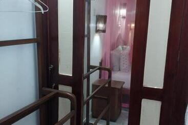 هتل Happy Night Holiday Inn