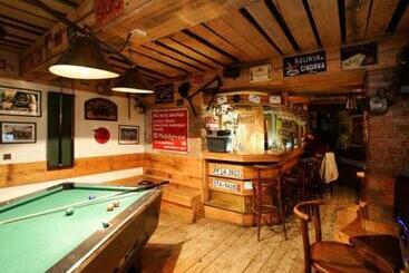 هتل Saloon