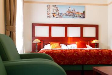هتل Vivaldi Apartments
