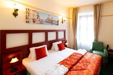 هتل Vivaldi Apartments