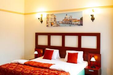 هتل Vivaldi Apartments