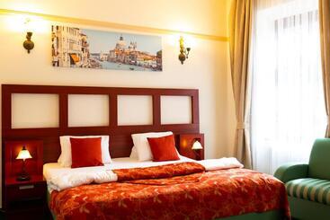 هتل Vivaldi Apartments