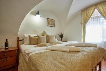 هتل Vivaldi Apartments