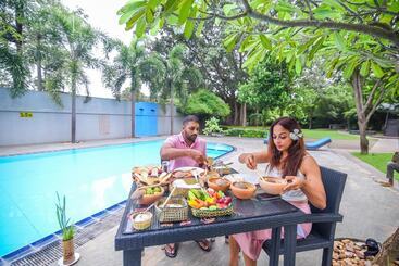 استراحتگاه Mahanuge Hotel Polonnaruwa