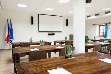استراحتگاه Wellness Hotel & Minipivovar Kněžínek