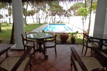 Villa Tissa Beach Resort