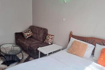 تختخواب و صبحانه Classy Bnb