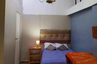 تختخواب و صبحانه Yllari S Inn