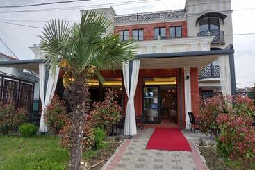 Conti Hotel & Restaurant