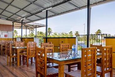 هتل Treebo Vsaffron Regency,punnamada Lake