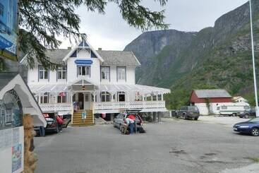 住宿加早餐  Eidfjord Gjestgiveri