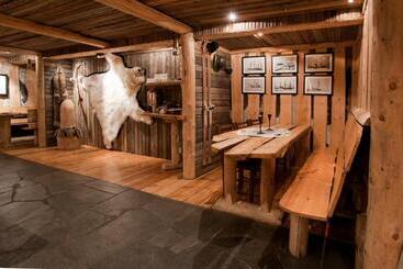 هتل Basecamp