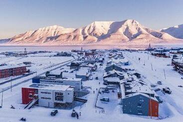 Svalbard Hotell | Polfareren