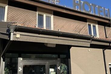 هتل Värdshuset Glada Hudik