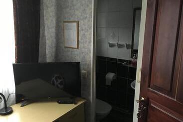 Tolli Hostel & Holiday House