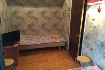 Tolli Hostel & Holiday House