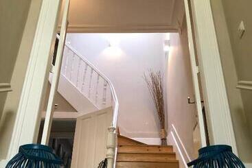 هاستل Fishtail Sea House