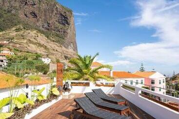 هاستل Madeira Surf Camp