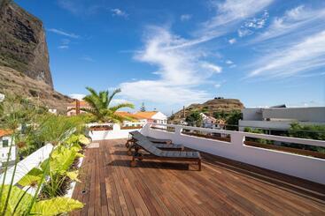 هاستل Madeira Surf Camp