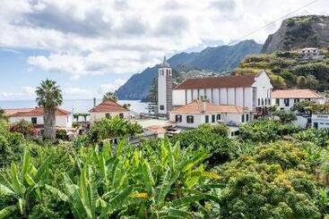 هاستل Madeira Surf Camp