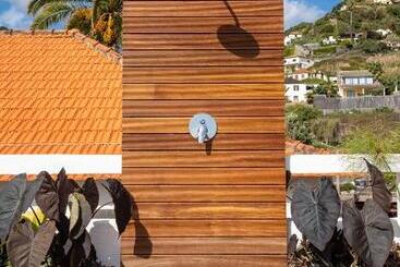هاستل Madeira Surf Camp