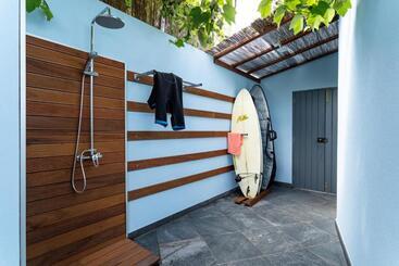 هاستل Madeira Surf Camp
