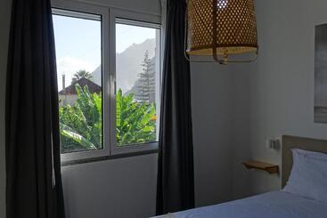 هاستل Madeira Surf Camp