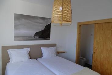 هاستل Madeira Surf Camp