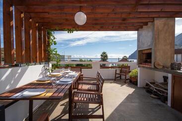 هاستل Madeira Surf Camp