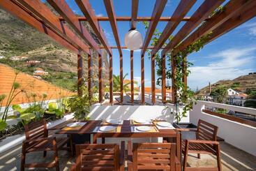 هاستل Madeira Surf Camp