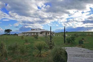 هاستل Old Bones Lodge