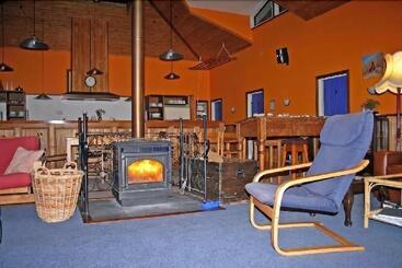 هاستل Old Bones Lodge