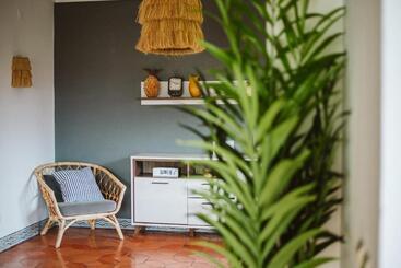 هاستل The Salty Pelican Beach Retreat
