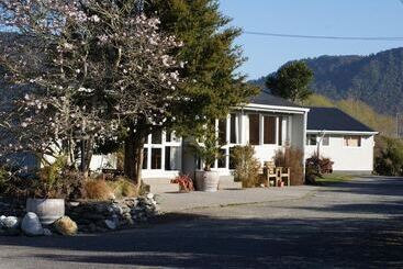 Apostles View Motel