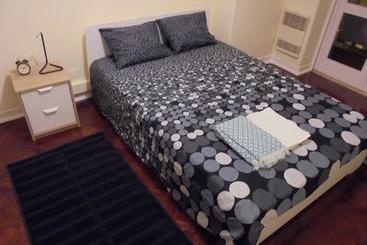 تختخواب و صبحانه Autentik Guest House