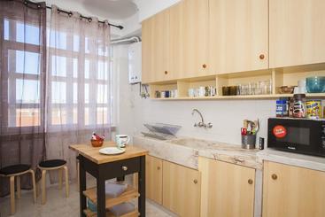 تختخواب و صبحانه Autentik Guest House